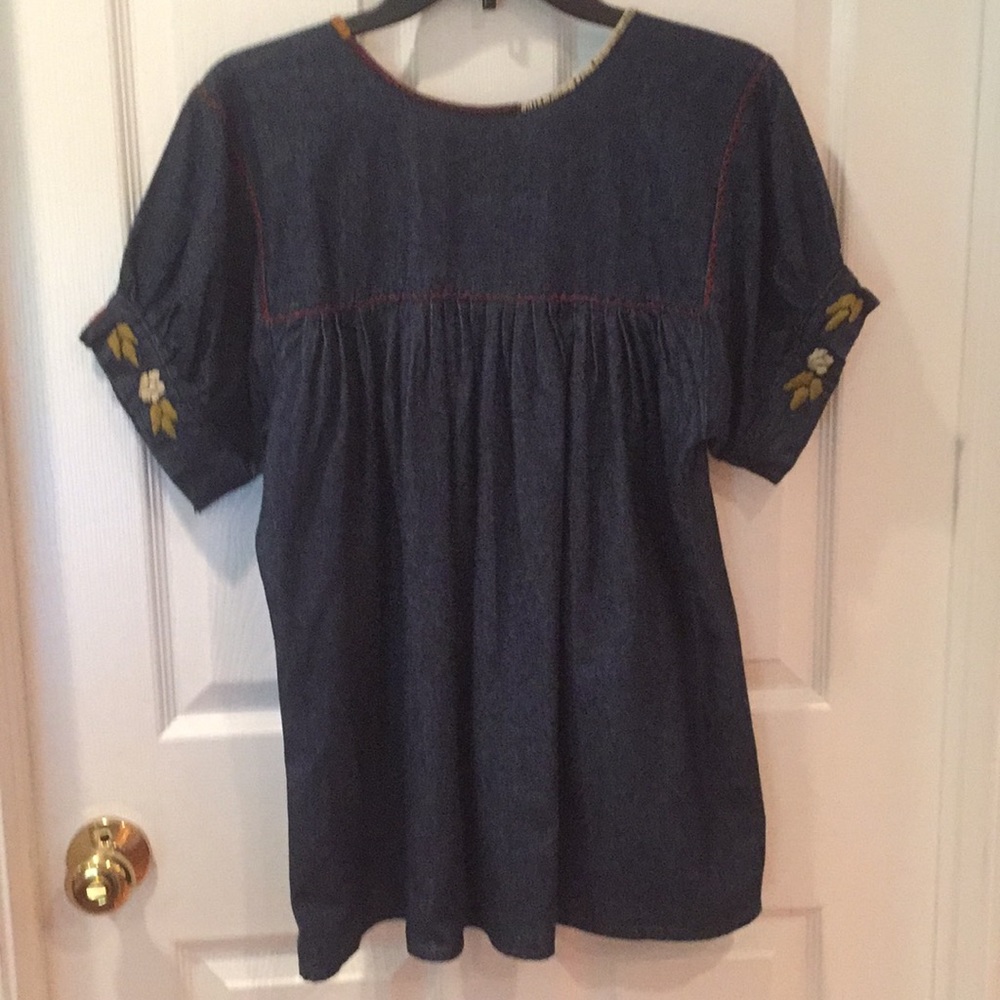 🌺 Beautiful embroidered denim baby doll top - Picture 4 of 8